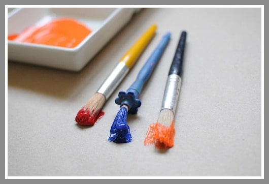 Easy Art Projects • Paint Blotting with Preschoolers from Artchoo.com