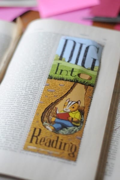 bookmark craft using old book pages! • Artchoo.com