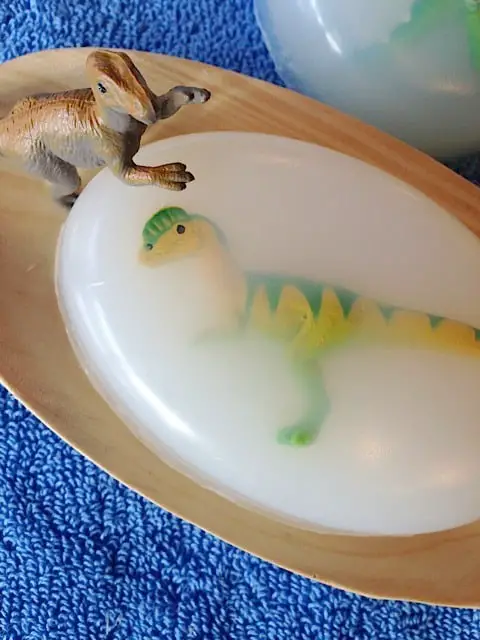 DIY dinosaur soaps • Artchoo.com
