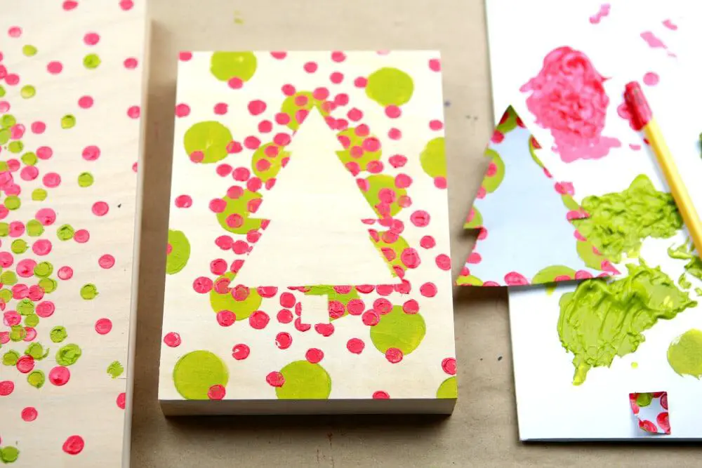 Christmas DIY dotty paintings 