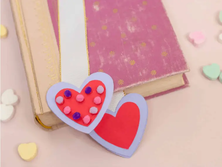 how-to-make-cute-valentine-bookmarks-using-a-cricut