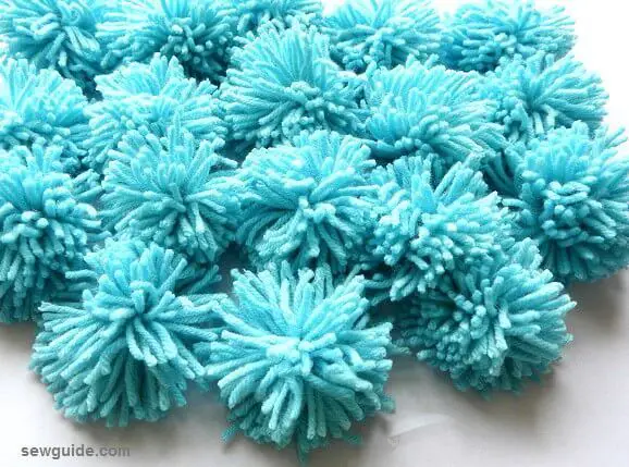 Make A Lot Of Pom-poms At Once