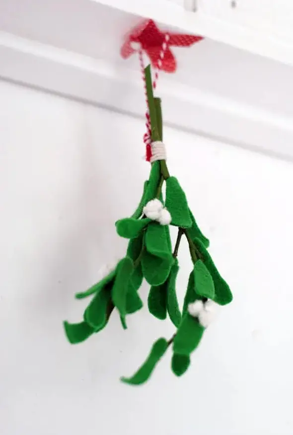 Felt Mistletoe