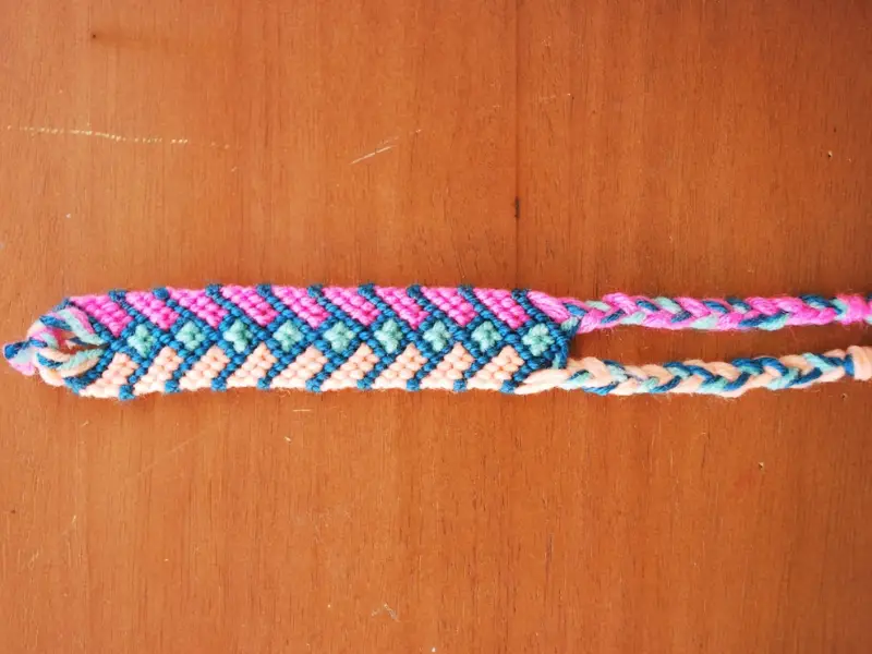 19 Easy Friendship Bracelet Patterns for Beginners  Sarah Maker