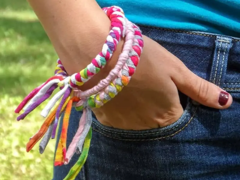 How to Make Simple Friendship Bracelets - RockyNook