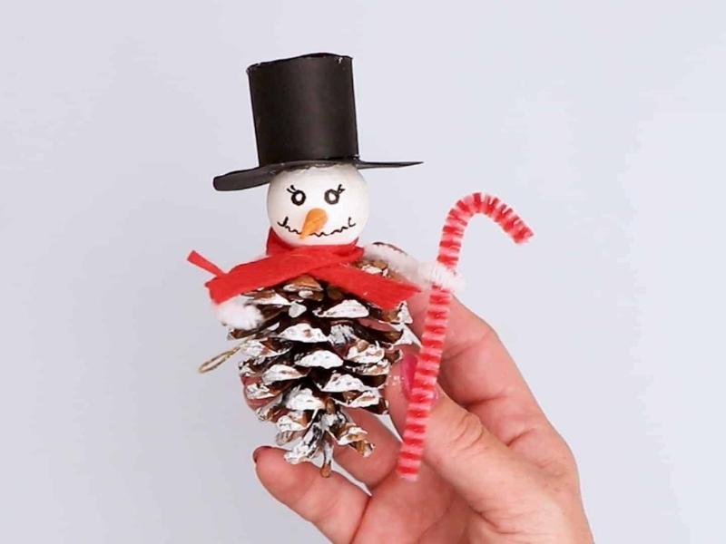 DIY Pinecone Skiing Snowman