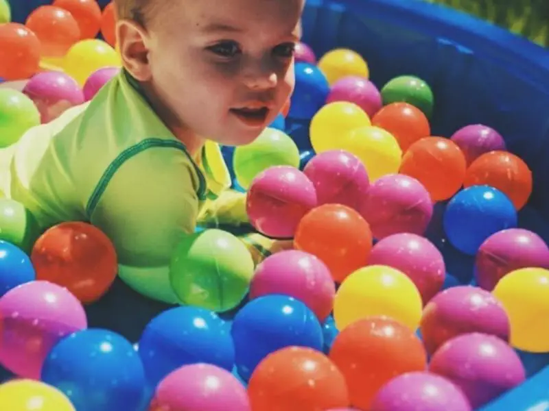 Pom-Pom Sensory Bin