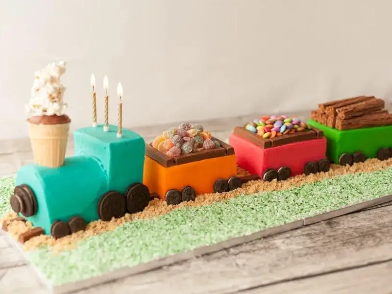 Train cake